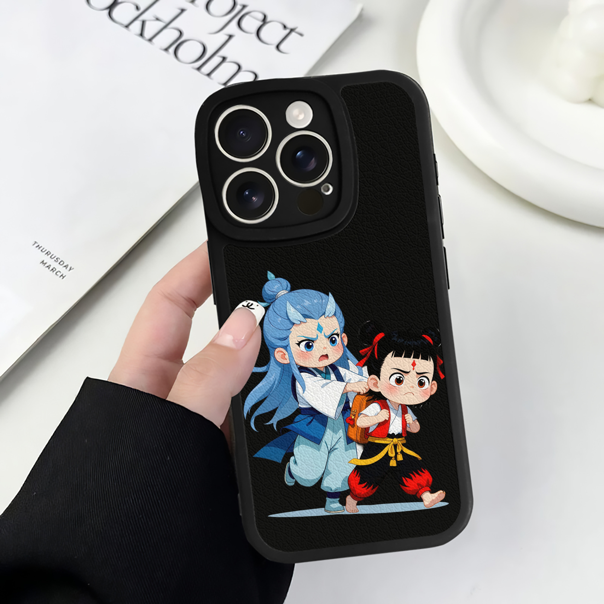 （画像用） Ne Zha 2 ナタ 魔童の大暴れ 【iPhone 16シリーズ対応】シリコンスマホケース（レザー調） 材質：シリコン